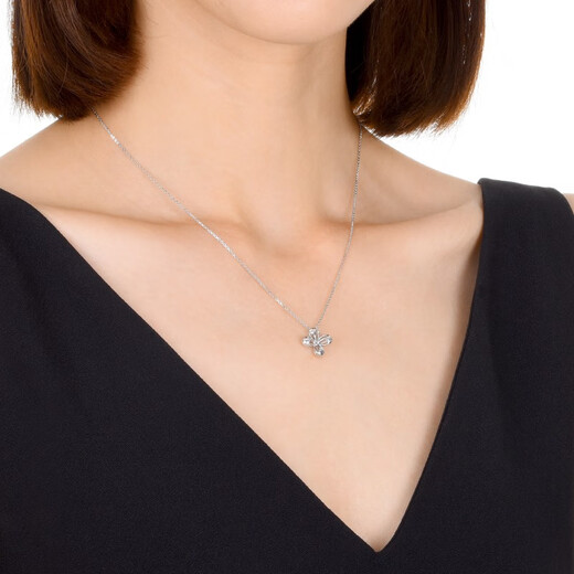 Chow Sang Sang Pt950 platinum cross flower pendant 79450P priced at 1.65 grams (including labor cost of 200 yuan)