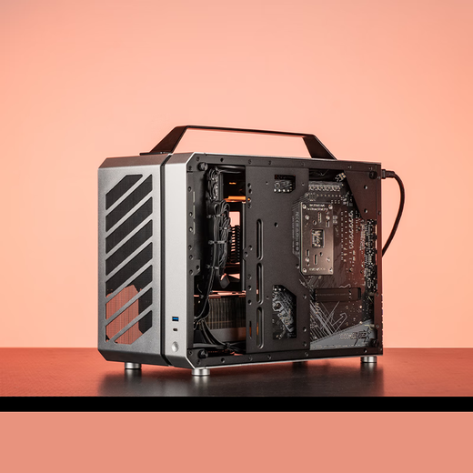 Gigabyte RTX5090D/V2/5080 Mechanical Master C+MAX high-end mini water-cooled game console DIY assembly computer design portable small steel gun desktop machine six 9950X3D/64G/4T/5090DV2