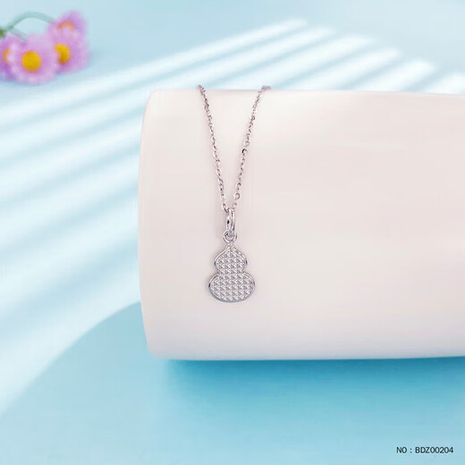 Lao Fengxiang platinum pendant small daisy crushed ice gourd pendant for girlfriend and wife Chinese Valentine's Day birthday gift 2025 about 2.6g