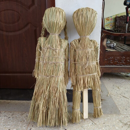 Scarecrow handmade weaving craft Halloween props Scarecrow small size about 18 cm, one for men and one for men