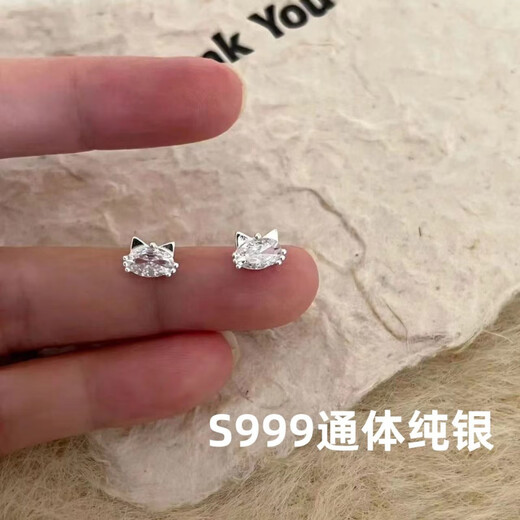 YKINCASL Old Phoenix Pure Silver 9999 Cat Super Flash Earrings Pure Silver Temperament Simple Earrings Ear Hole Feeling Light Luxury Style Pure Silver Cat Pair + Gift Box Lao Fengxiang Same Style