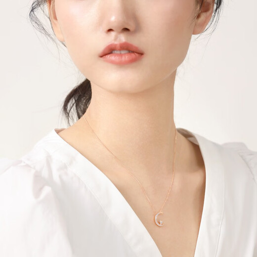 Chow Sang Sang 18K gold love secrets to please your heart moon diamond necklace 89829U price 47 cm