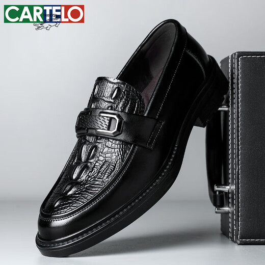 卡帝乐鳄鱼（CARTELO）男士商务休闲皮鞋一脚蹬透气软牛皮鳄鱼纹乐福鞋皮鞋男9896黑色43