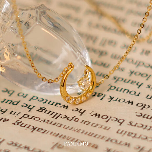 Luanjie red gemstone necklace for women 18K gold diamond. Stone moon pendant elegant clavicle chain holiday gift SF Express Ruby