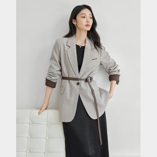 Dialogue (DUIBAI) high-intelligence modern contrasting color suit jacket for women 2026 spring new design commuting loose small suit light khaki M