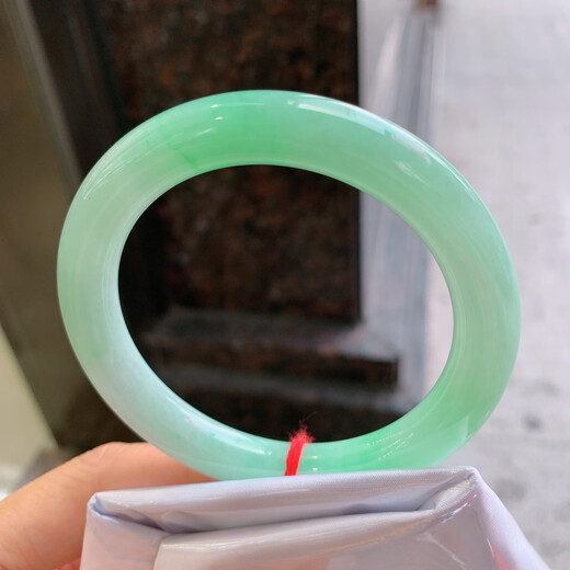 Enjoy Myanmar’s A-quality jadeite bracelet and jadeite K gold pendant live selection (single shot is invalid for a 36-hour appreciation period) Style 1