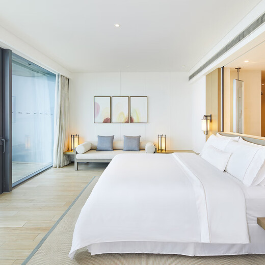 Breakfast and dinner included. Marriott Hainan Blue Bay Westin 2 nights in a Deluxe Sea View Room with breakfast and play package. 2 nights in a Deluxe Sea View Queen Room (including breakfast + 1 Chinese dinner + play)