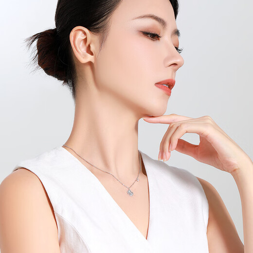 Mengjinyuan platinum necklace with diamond patterns and sparkling PT950 platinum chain set as a birthday gift for my girlfriend. It weighs about 4.25g and has a chain length of 45cm.