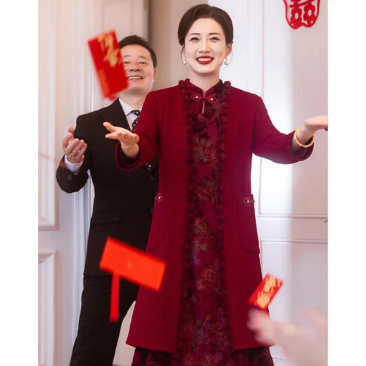 Gosilang wedding mother's high-end dress that can be worn at ordinary times. Winter style grandma's wedding banquet dress plus velvet and thickened cheongsam knot SHJ-burgundy two-piece set (outer wrap + cheongsam skirt) 2XL (recommended 115-125 Jin Jin equals 0.5 kg)