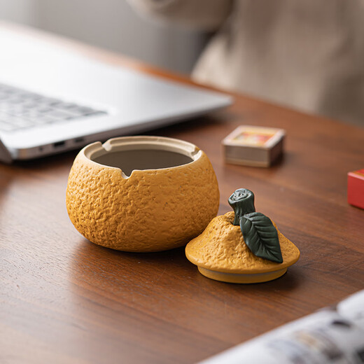 Ruoyan ugly orange ashtray ceramic household coffee table with cover creative decorative ornaments anti-fly ash ashtray new year birthday gift