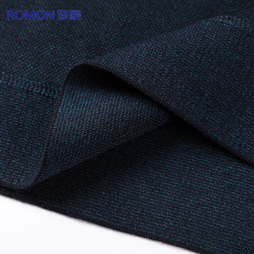 Romon contient un faux pull deux pièces en laine pour hommes en automne et en hiver, ainsi qu'un t-shirt en velours et un pull épais pour vêtements de travail de papa.