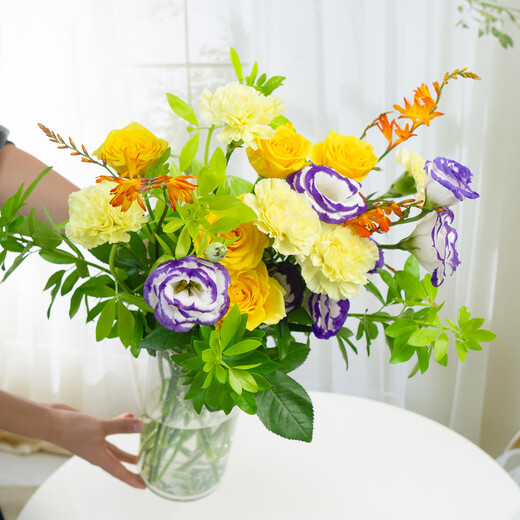 Jingdong Flowers (Molan Youxiang)-Kunming flower base straight hair roses lilies multi-head bouquets flowers straight hair from the source