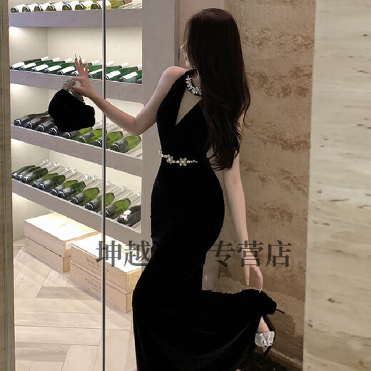 For a dynamic and heavy-duty studded velvet banquet dress, high-waisted figure-hugging butt-hugging long fishtail little black dress, black M