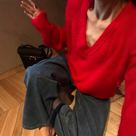 Su Yuwei Christmas red v-neck pullover sweater for women in autumn and winter new style lazy style soft waxy loose slimming sweater top red Follow the store - free shipping insurance S (80-95Jin Jin is equal to 0.5 kg)