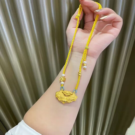 Chow Tai Fook gold pendant koi lock gold lotus braided necklace gold lock longevity lock bag girlfriend Valentine's Day gift black braided rope necklace contains 2 transfer beads