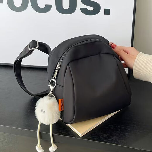 High-looking niche design small bag for women 2025 new trendy shell bag, lightweight and versatile, large capacity crossbody bag, black