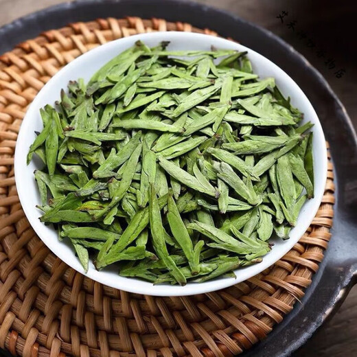 Fragrant food Hangzhou Qiantang Mingqian Longjing 2024 new tea high-quality tea tea bean flavor strong flavor canned gift box Mingqian Longjing new tea Jin Jin equals 0.5 kg canned