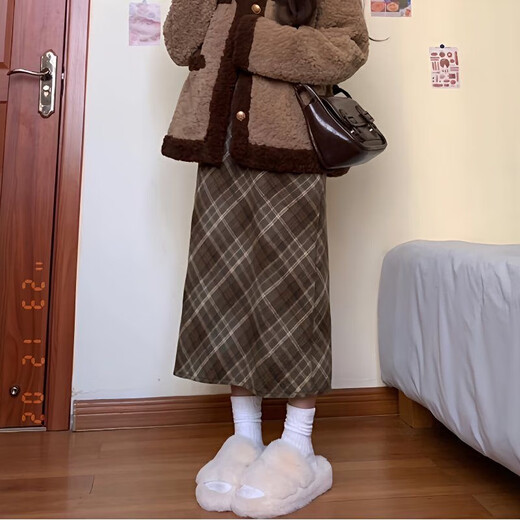 Langsha Woolen Plaid Skirt Women's Autumn and Winter 2025 New High Waisted Slim A-Line Hip Skirt Mid-Length Retro Skirt