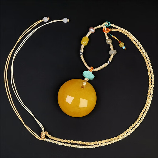 Hupai One thing, one picture, one certificate, natural beeswax pendant, safety buckle princess buckle, women's necklace pendant, sweater chain, pendant 18.16g 40*18mm