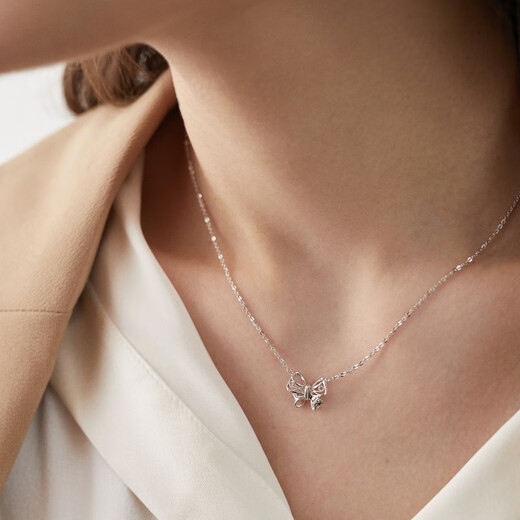 Chow Sang Sang Pt950 platinum bow necklace 91476N Price 47cm - 4.38g (including labor cost 700 yuan)