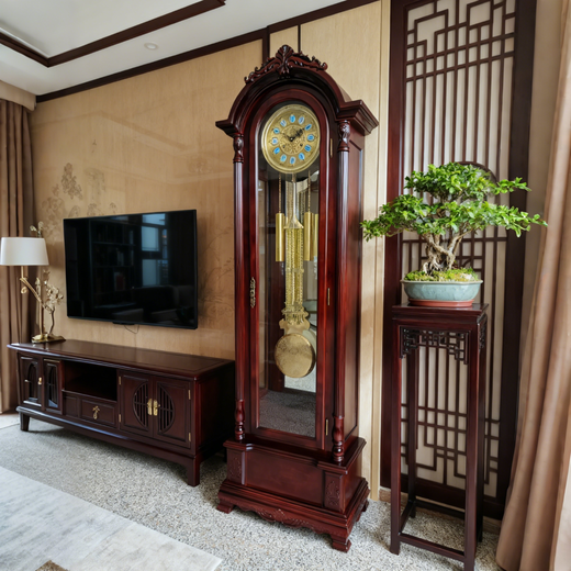 Honghe Tianyuan place solid wood floor clock with official hat for villa living room high-end pendulum clock and hall clock with flowers on the bottom. Mahogany color, basswood, pattern on the base. Polaris upgraded movement 40 days, sledgehammer swing more grand.