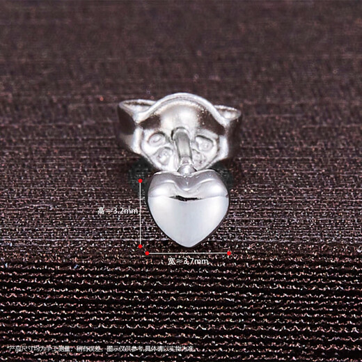 Laofu gold simple love earrings platinum heart-shaped earrings about 1.04g