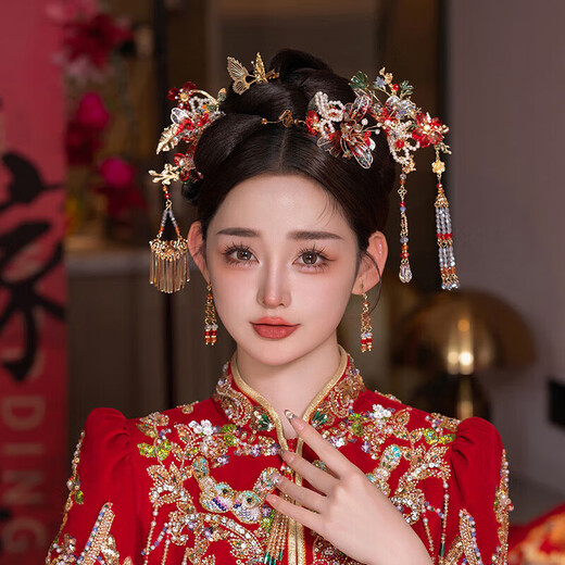 Fuwu Xiuhe clothing headdress Xiuhe bride Chinese style 2025 new gold and red simple and elegant wedding phoenix crown, dragon and phoenix gown, one jewelry love eyebrow pendant