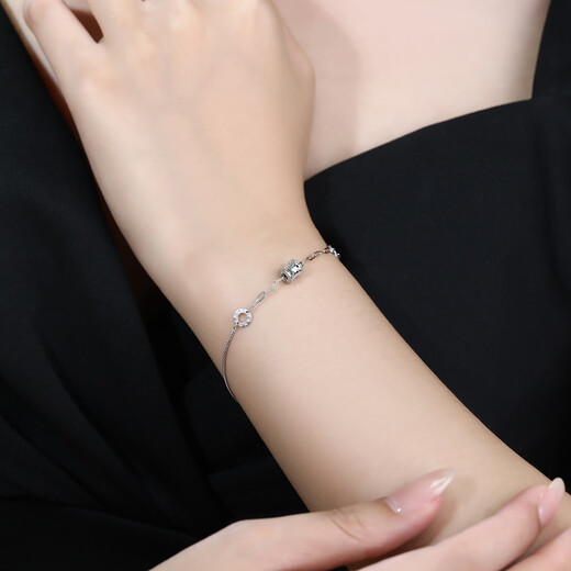 Jin Zhifu inherited platinum bracelet for women with small waist PT950 round cake LOVE crushed ice bracelet for girlfriend and wife birthday gift small waist bracelet about 3.2 grams