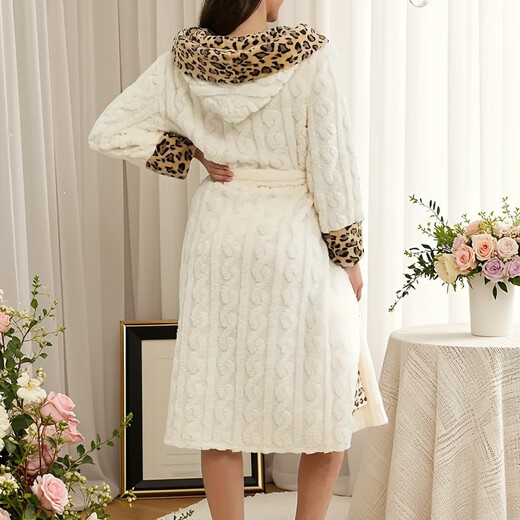 Fat Donglai Yangma’s recommended winter women’s velvet and thickened twist jacquard lace-up nightgown, leopard print splicing solid color, ready for delivery in seconds S