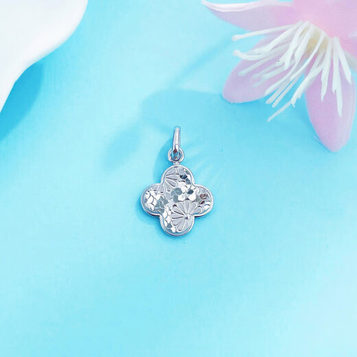 Lao Fengxiang platinum pendant pt950 crushed ice lucky four-leaf clover pendant for women, birthday gift for girlfriend and wife, platinum, about 2.91g