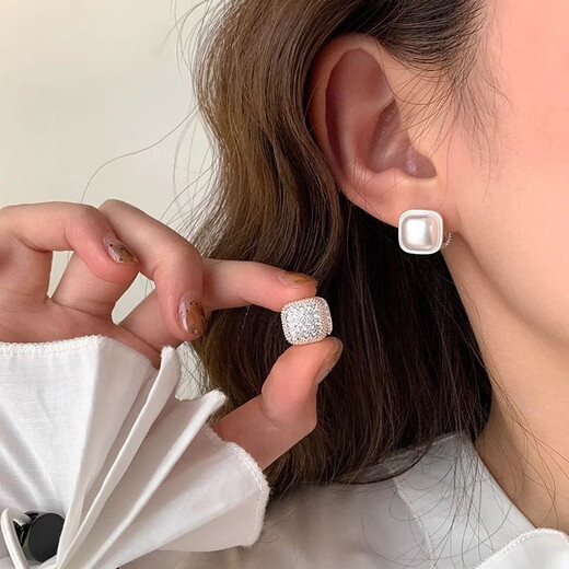Idel Korean temperament fine glitter sugar cube imitation pearl earrings women's light luxury high-end earrings unique double-sided earrings E3782 fine glitter sugar cube earrings