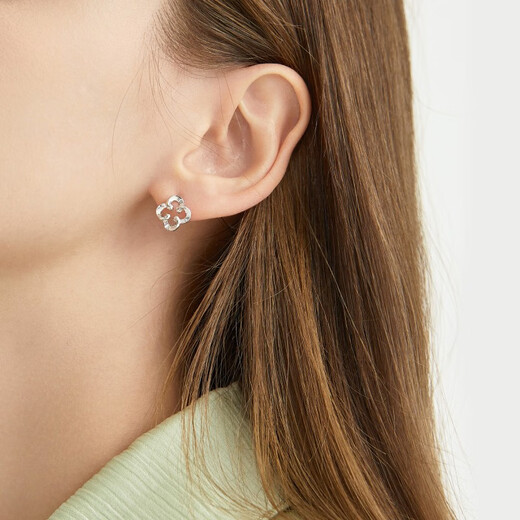 Chow Sang Sang Pt950 platinum stud earrings small flower platinum single earring 91063E pricing