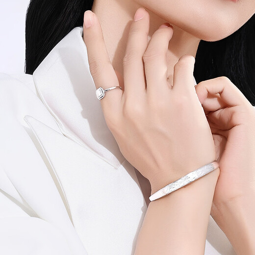 Wanfulong sparkling car flower sugar cube platinum ring PT950 platinum versatile living ring living ring can be freely adjusted 3.47g