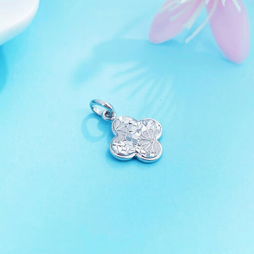 Lao Fengxiang platinum pendant pt950 crushed ice lucky four-leaf clover pendant for women, birthday gift for girlfriend and wife, platinum, about 2.91g