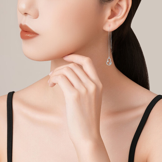 Chao Acer Boya Hulu platinum earrings for women PT950 earrings car with Chinese style as a gift for girlfriend, priced at 250 yuan, 1.75g, one pair
