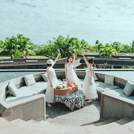 Breakfast and dinner included. Marriott Hainan Blue Bay Westin 2 nights in a Deluxe Sea View Room with breakfast and play package. 2 nights in a Deluxe Sea View Queen Room (including breakfast + 1 Chinese dinner + play)