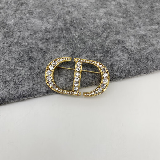 SNQPCD brooch letter brass diamond brooch simple temperament 2025 new fashion corsage sweater style coat suit pin CD diamond brooch