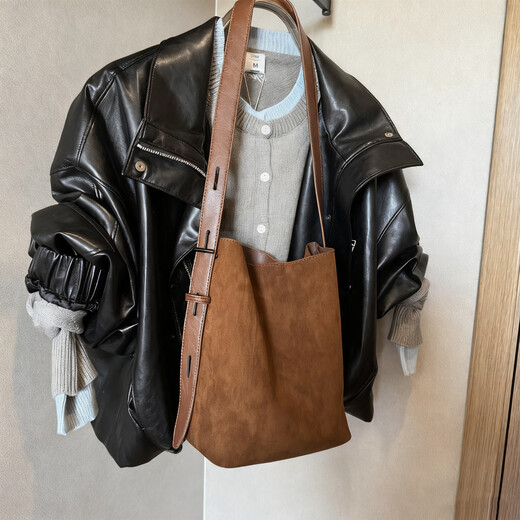 Jin Jin est égal à 0,5 kg Muhan niche ins imitation daim rétro marron imprimé léopard sac seau automne et hiver polyvalent sac fourre-tout à bandoulière à une épaule sac seau en daim marron