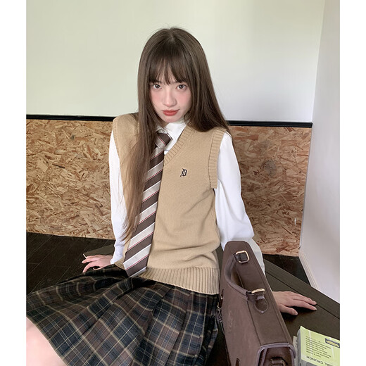 Shantou Lincun Tokyo Shijijk Spring Two-piece Uniform Sleeveless Knitted Vest Women's Summer Sweet Style Suit Miss Pinecone 39CM++ Boxer M