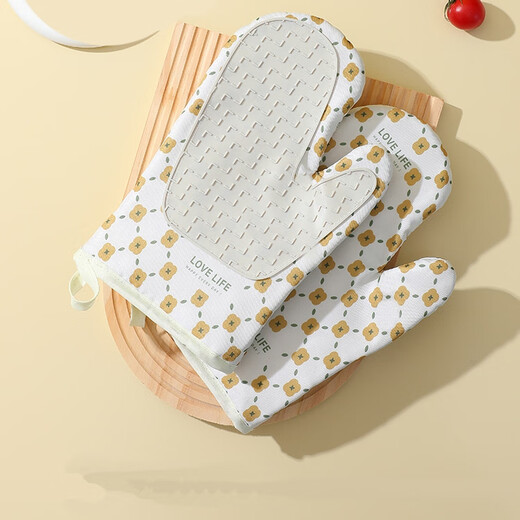 KINGXIAOJING Japanese anti-scalding gloves, heat-resistant and high-temperature oven special baking gloves, thickened silicone anti-slip kitchen microwave oven, baking insulation, cream white belt anti-slip silicone (1 pair)