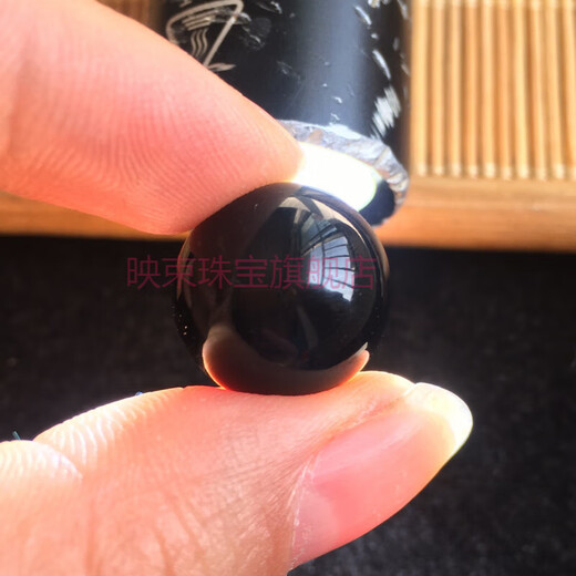 Yingshu Burmese amber single bead, Specifications15mm, shot in natural light, fidelity and naturalness