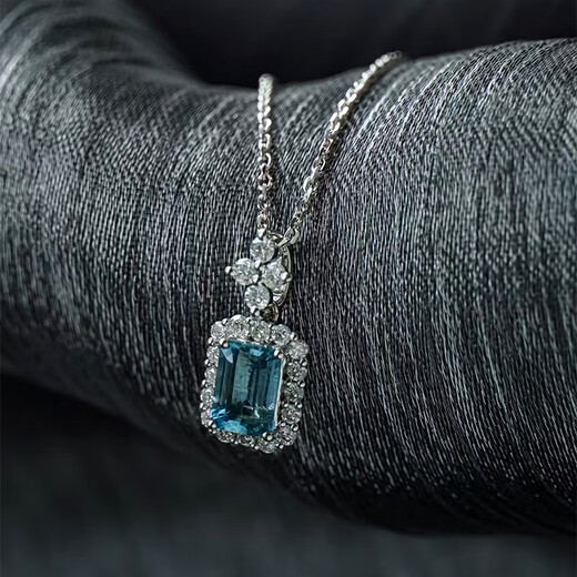 IDC Henan artificially cultivated diamond 18K gold cultivated aquamarine perfume bottle pendant light luxury clavicle chain lover gift wine bottle sapphire pendant