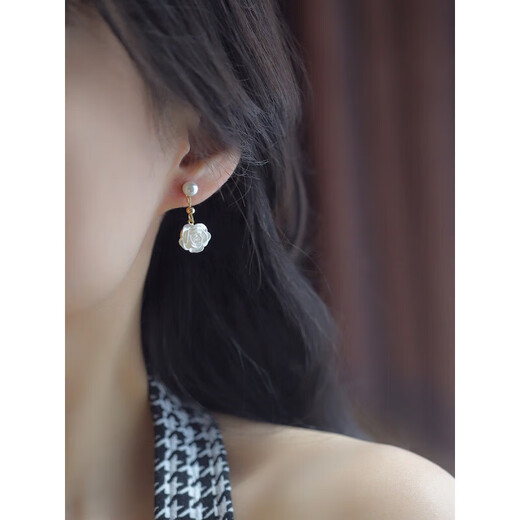Camellia Pearl Earrings Niche Design Earrings 2024 New Trendy Unique Flower Earrings for Women Autumn 925 Silver Needles One Pair Price