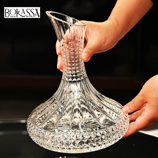 Xiangxing European luxury high-end crystal glass with lid rotating tumbler red wine decanter bottle shaker decanter Shenghui style decanter
