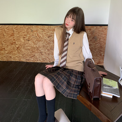 Shantou Lincun Tokyo Shijijk Spring Two-piece Uniform Sleeveless Knitted Vest Women's Summer Sweet Style Suit Miss Pinecone 39CM++ Boxer M