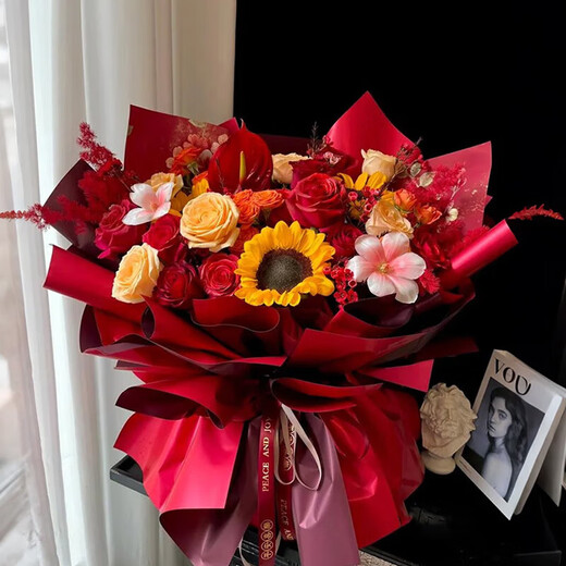Flowers in the same city, sunflowers and roses mixed and matched bouquets for birthday gifts for girlfriends, best friends, and elders. Flowers delivered by flower shops. Good luck | Sunflowers and anthurium, champagne, red roses, red pine mixed and matched large bouquets