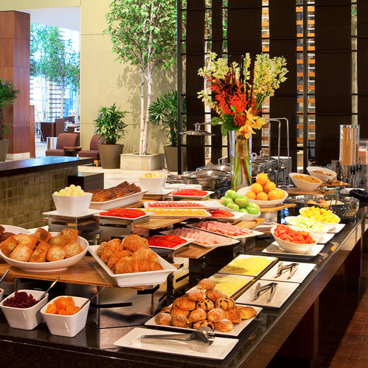 Breakfast and dinner included. Marriott Hainan Blue Bay Westin 2 nights in a Deluxe Sea View Room with breakfast and play package. 2 nights in a Deluxe Sea View Queen Room (including breakfast + 1 Chinese dinner + play)