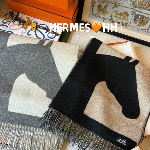 Hermes (HERMES) same style two-color warm woven cashmere tassels for men and women 26 years new horse head scarf couple model New Year gift H254043S-01 black 30*140cm
