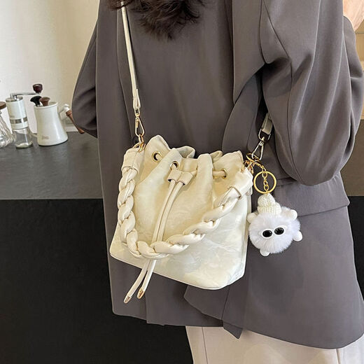 This year's popular small bags for women 2025 new spring and summer versatile fashionable shoulder crossbody bag hand-held pleated bucket bag off-white without pendants