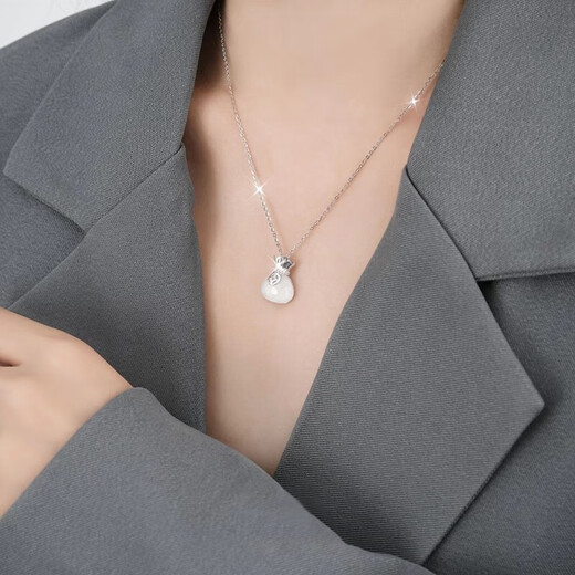 SGE small lucky bag necklace for women 2025 new light luxury niche white chalcedony women's Valentine's Day gift for girlfriend Chalcedony lucky bag necklace